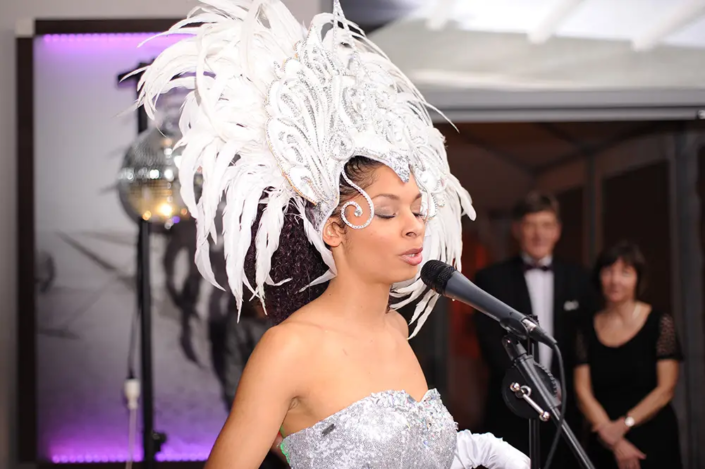 Nia Francesca Burlesque Show "Josephine Baker Bananentanz".