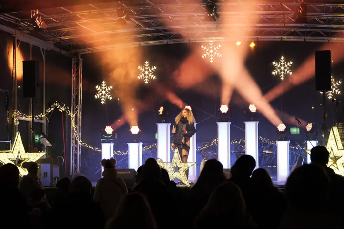 Nia Francesca Live Gesang, Weihnachtsmarkt Ilmenau © 2023 Ilmenau kreativ erleben