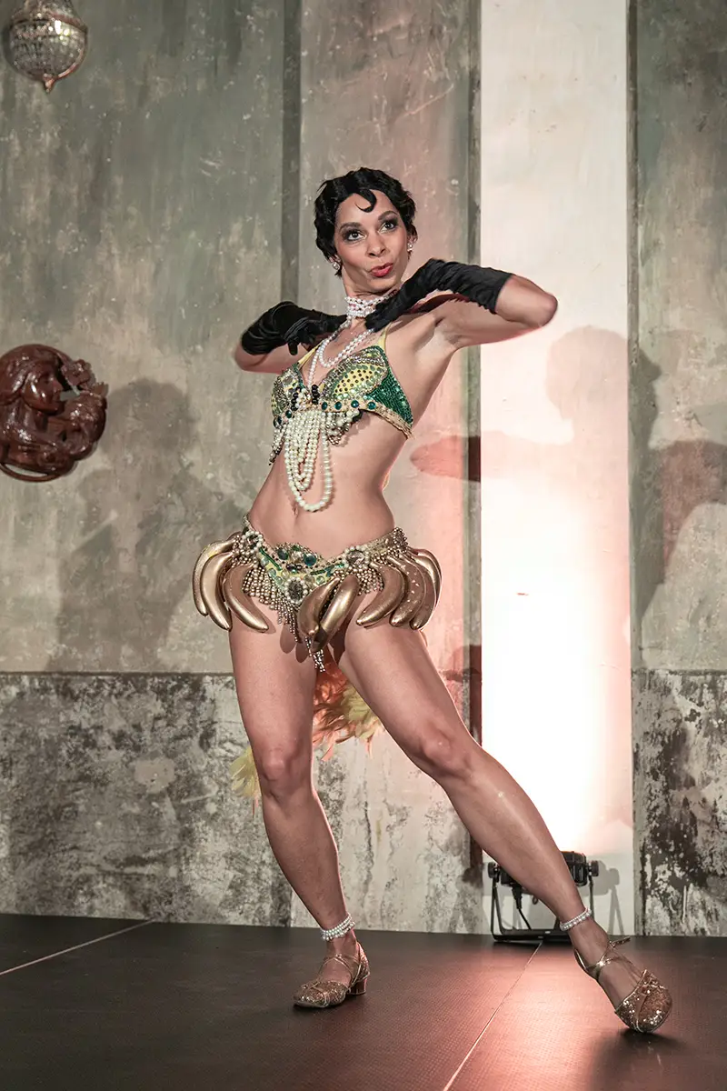 Josephine Baker Bananentanu von Nia Francesca imCabaret Elysion, Ballhaus Wedding, Berlin © Gregory Shell